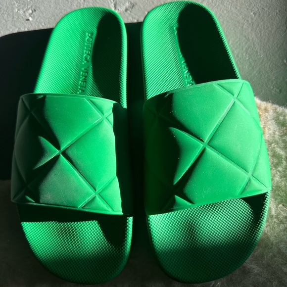 BOTTEGA VANETA - green slides - Picture 1 of 7